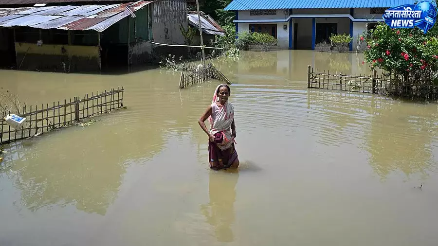 असम में बाढ़ से मरने वालों की संख्या 87 पहुंची, 1.3 लाख लोग अब भी प्रभावित असम में बाढ़ से मरने वालों की संख्या 87 पहुंची, 1.3 लाख लोग अब भी प्रभावित