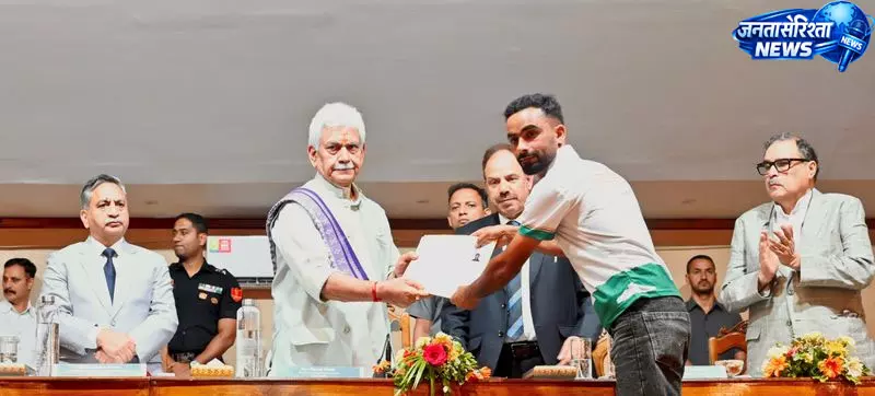 हिमालय में जलवायु संकट पर मनोज सिन्हा की चिंता हिमालय में जलवायु संकट पर मनोज सिन्हा की चिंता