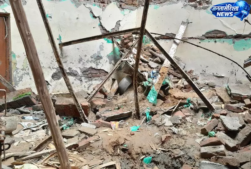 उत्तर-पूर्वी दिल्ली में मकान की छत गिरी, दंपत्ति की मौत; बाल-बाल बचा 10 वर्षीय बेटा उत्तर-पूर्वी दिल्ली में मकान की छत गिरी, दंपत्ति की मौत; बाल-बाल बचा 10 वर्षीय बेटा