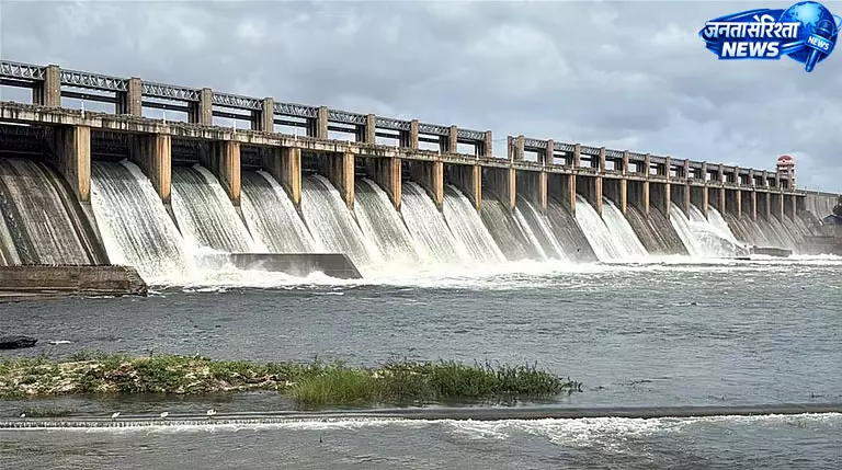 कर्नाटक में भारी बारिश से बढ़ा जलस्तर, भद्रा और लिंगनमक्की जलाशयों को लेकर अलर्ट जारी कर्नाटक में भारी बारिश से बढ़ा जलस्तर, भद्रा और लिंगनमक्की जलाशयों को लेकर अलर्ट जारी