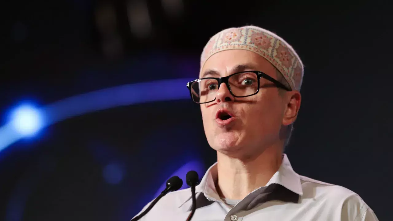 Omar Abdullah ने भारत की टेस्ट टीम में चुने जाने पर आकिब नबी को बधाई दी Omar Abdullah ने भारत की टेस्ट टीम में चुने जाने पर आकिब नबी को बधाई दी