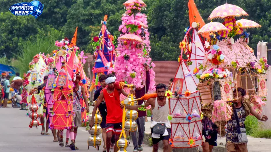 कांवड़ यात्रा के बीच दिल्ली में बढ़ी चुनौतियां, श्रद्धा और ट्रैफिक दबाव के बीच संतुलन की कोशिश कांवड़ यात्रा के बीच दिल्ली में बढ़ी चुनौतियां, श्रद्धा और ट्रैफिक दबाव के बीच संतुलन की कोशिश