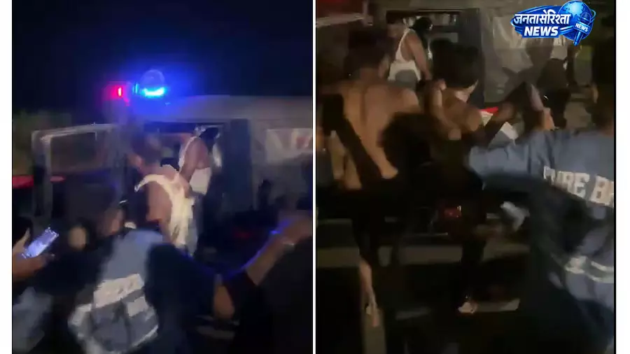 दिल्ली-देहरादून हाईवे पर कांवड़ क्षतिग्रस्त होने को लेकर दो गुटों में झड़प दिल्ली-देहरादून हाईवे पर कांवड़ क्षतिग्रस्त होने को लेकर दो गुटों में झड़प