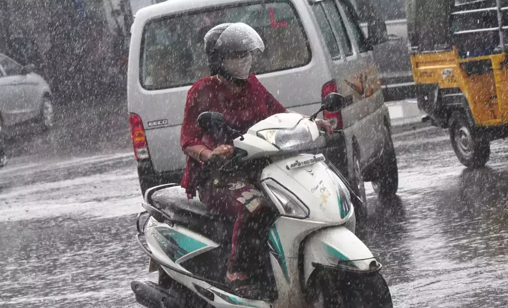 Telangana: सुबह 9 बजे तक तेलंगाना के कई जिलों में भारी बारिश की संभावना Telangana: सुबह 9 बजे तक तेलंगाना के कई जिलों में भारी बारिश की संभावना