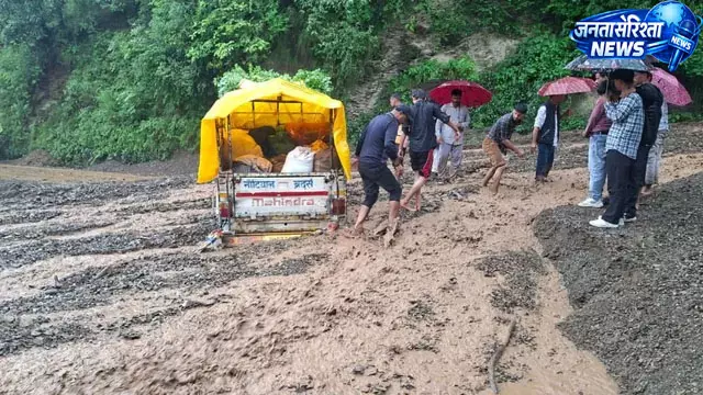 चमोली में बारिश थमी, बद्रीनाथ हाईवे पर यातायात बहाल; श्रद्धालुओं की यात्रा जारी चमोली में बारिश थमी, बद्रीनाथ हाईवे पर यातायात बहाल; श्रद्धालुओं की यात्रा जारी