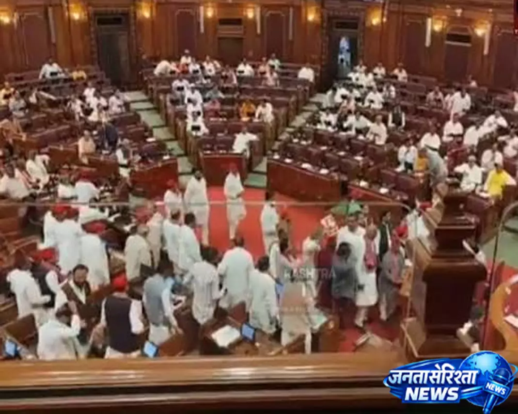 UP विधानसभा में विपक्ष का हंगामा, सदन बुधवार तक स्थगित UP विधानसभा में विपक्ष का हंगामा, सदन बुधवार तक स्थगित