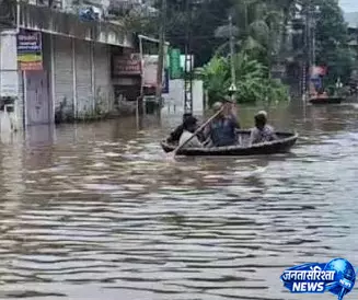 केरल में बारिश का तांडव, बाढ़ और भूस्खलन से भारी तबाही केरल में बारिश का तांडव, बाढ़ और भूस्खलन से भारी तबाही