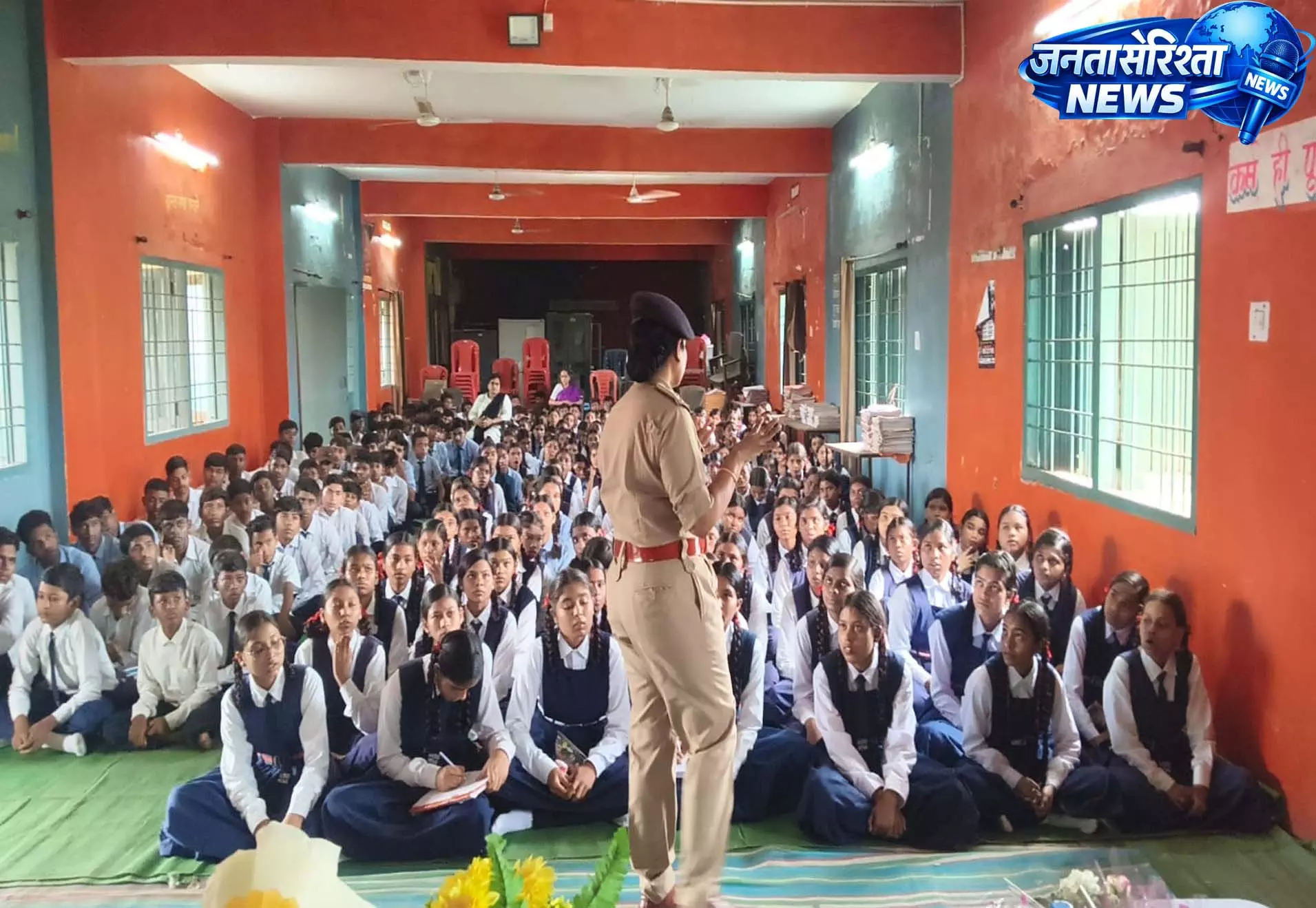 संवाद से समाधान अभियान, रायपुर पुलिस ने 250 से अधिक विद्यार्थियों को नए कानून संवाद से समाधान अभियान, रायपुर पुलिस ने 250 से अधिक विद्यार्थियों को नए कानून