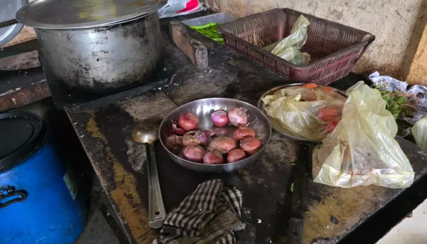 FDA का जांच अभियान: गोवा में नियमों की अनदेखी पर 12 फ़ूड यूनिट्स बंद, लगा जुर्माना FDA का जांच अभियान: गोवा में नियमों की अनदेखी पर 12 फ़ूड यूनिट्स बंद, लगा जुर्माना
