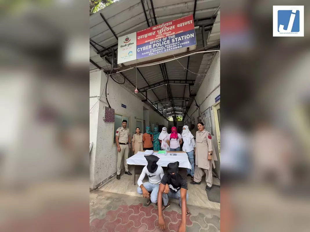 नौकरी चाहने वालों के साथ धोखाधड़ी करने वाले फर्जी प्लेसमेंट रैकेट का भंडाफोड़, 7 गिरफ्तार नौकरी चाहने वालों के साथ धोखाधड़ी करने वाले फर्जी प्लेसमेंट रैकेट का भंडाफोड़, 7 गिरफ्तार
