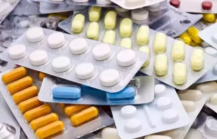 पुदुक्कोट्टई में अस्पताल में दर्द निवारक दवाएं नशे के रूप में बेचने के आरोप में 3 गिरफ्तार पुदुक्कोट्टई में अस्पताल में दर्द निवारक दवाएं नशे के रूप में बेचने के आरोप में 3 गिरफ्तार