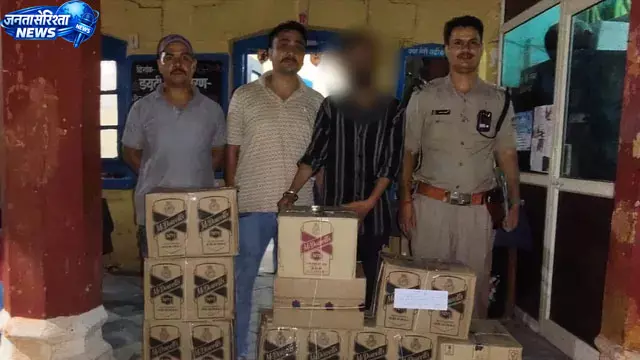108 बोतल शराब के साथ तस्कर गिरफ्तार 108 बोतल शराब के साथ तस्कर गिरफ्तार