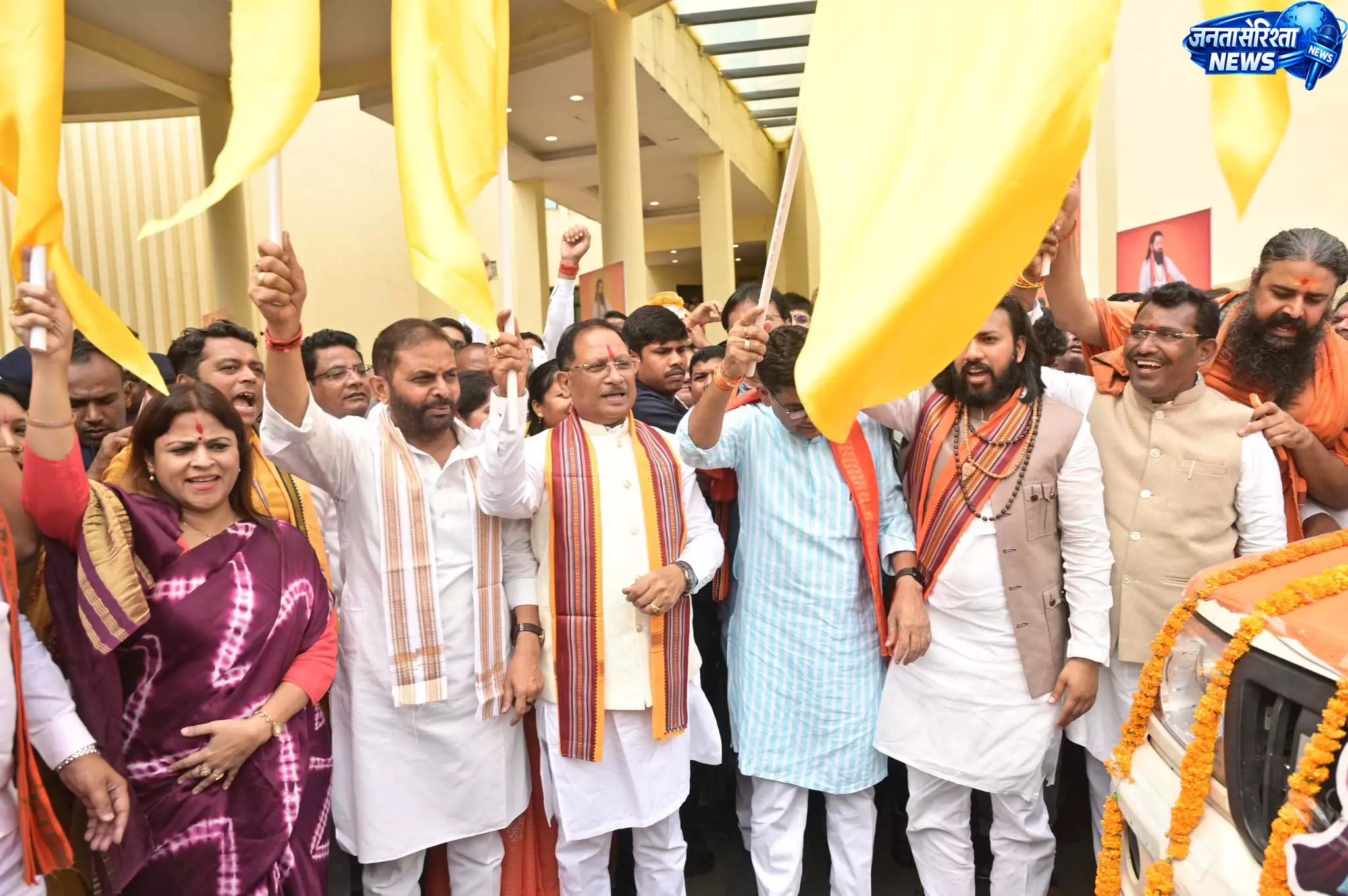 CM साय ने समरसता संकल्प अभियान के रथों को दिखाई हरी झंडी CM साय ने समरसता संकल्प अभियान के रथों को दिखाई हरी झंडी