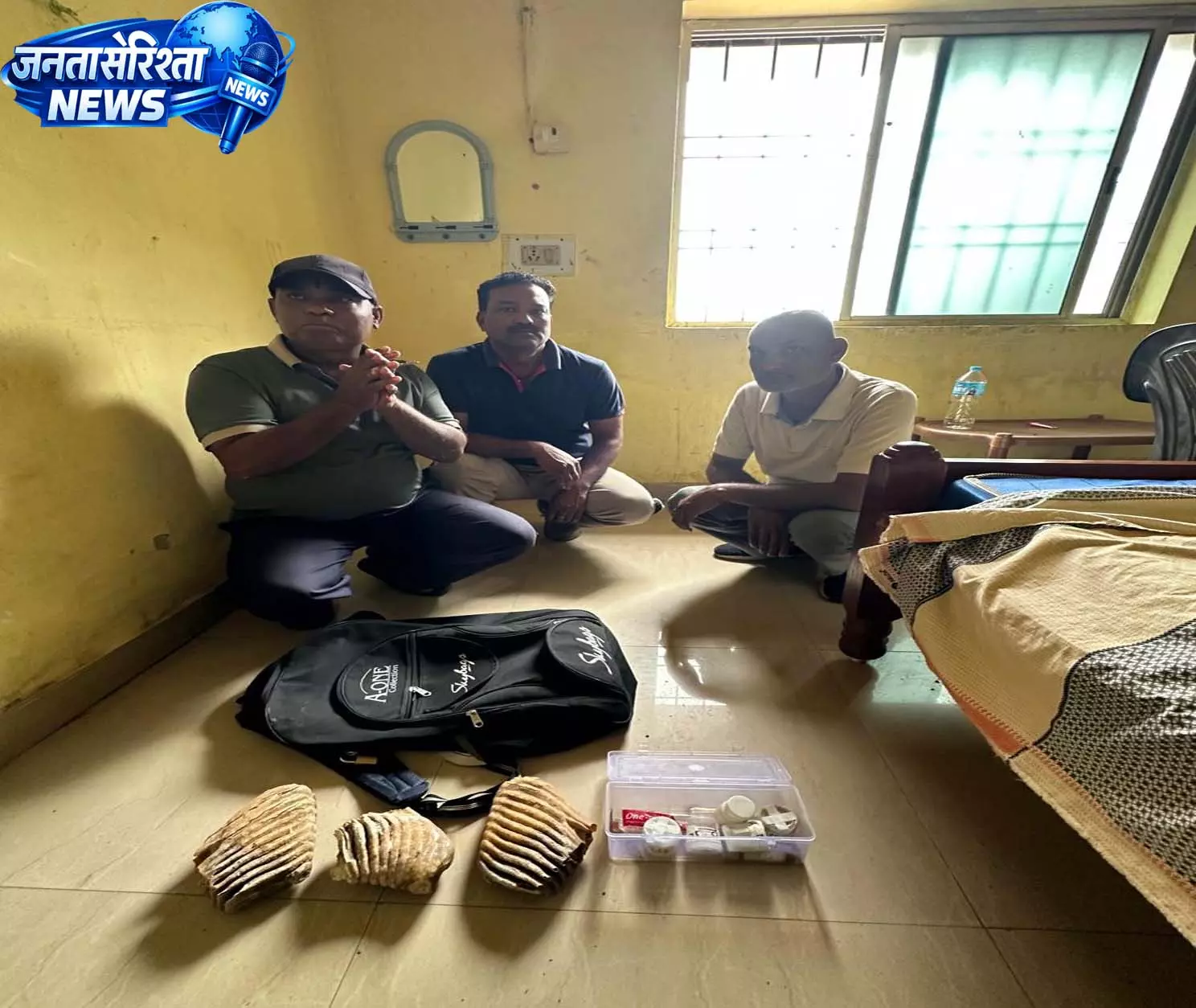 हाथीदांत तस्करी पर वन विभाग की बड़ी कार्रवाई, तीन आरोपी गिरफ्तार हाथीदांत तस्करी पर वन विभाग की बड़ी कार्रवाई, तीन आरोपी गिरफ्तार