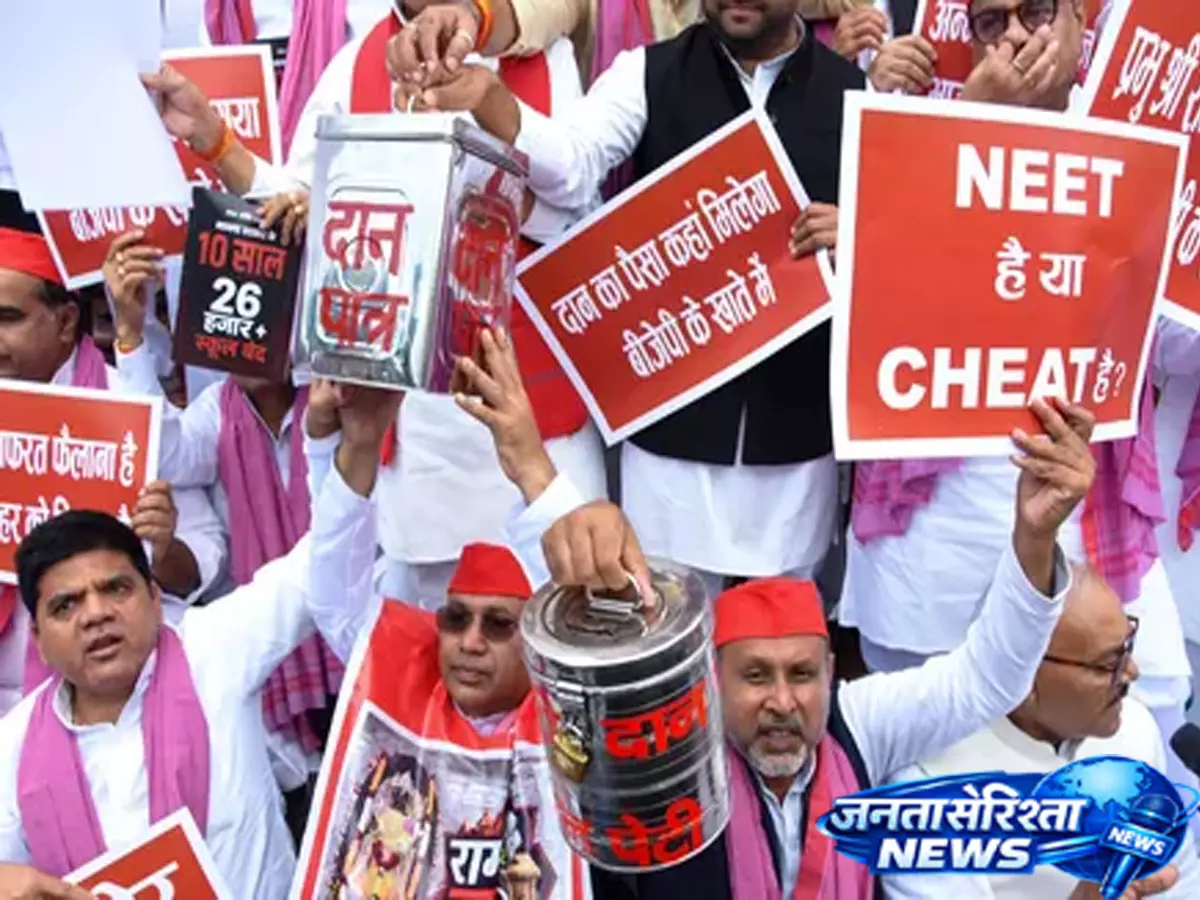 UP विधानसभा में हंगामे का हाई वोल्टेज ड्रामा, बजट चर्चा के दौरान बढ़ा तनाव UP विधानसभा में हंगामे का हाई वोल्टेज ड्रामा, बजट चर्चा के दौरान बढ़ा तनाव