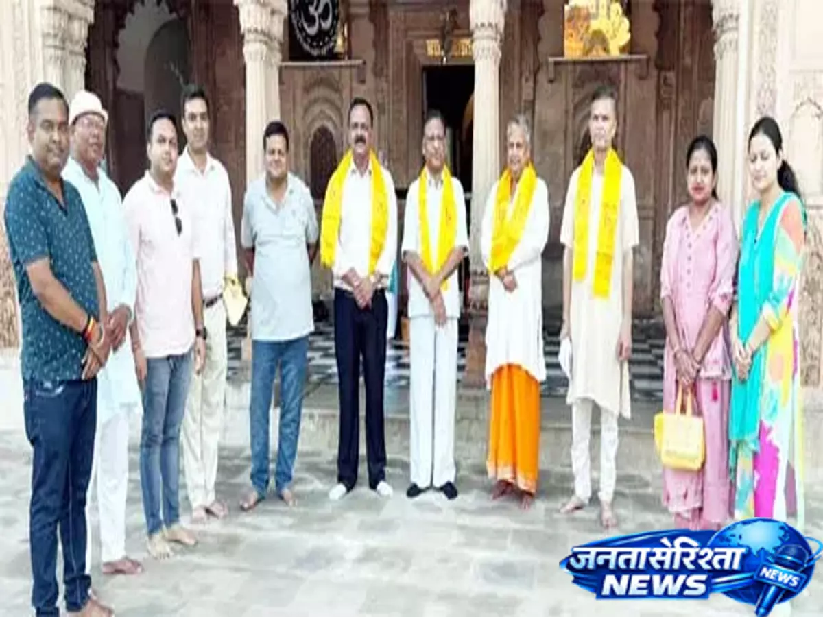 मुजफ्फरनगर के भैरो मंदिर में धार्मिक और राष्ट्रभक्ति का संगम, गूंजे भोलेनाथ के जयकारे मुजफ्फरनगर के भैरो मंदिर में धार्मिक और राष्ट्रभक्ति का संगम, गूंजे भोलेनाथ के जयकारे