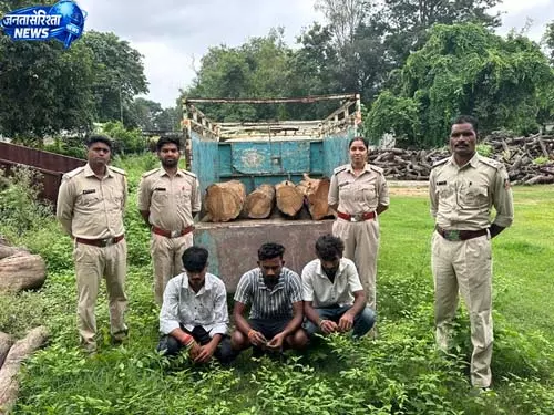 वन विभाग की बड़ी कार्रवाई, सागौन लट्ठों से लदा पिकअप जब्त वन विभाग की बड़ी कार्रवाई, सागौन लट्ठों से लदा पिकअप जब्त