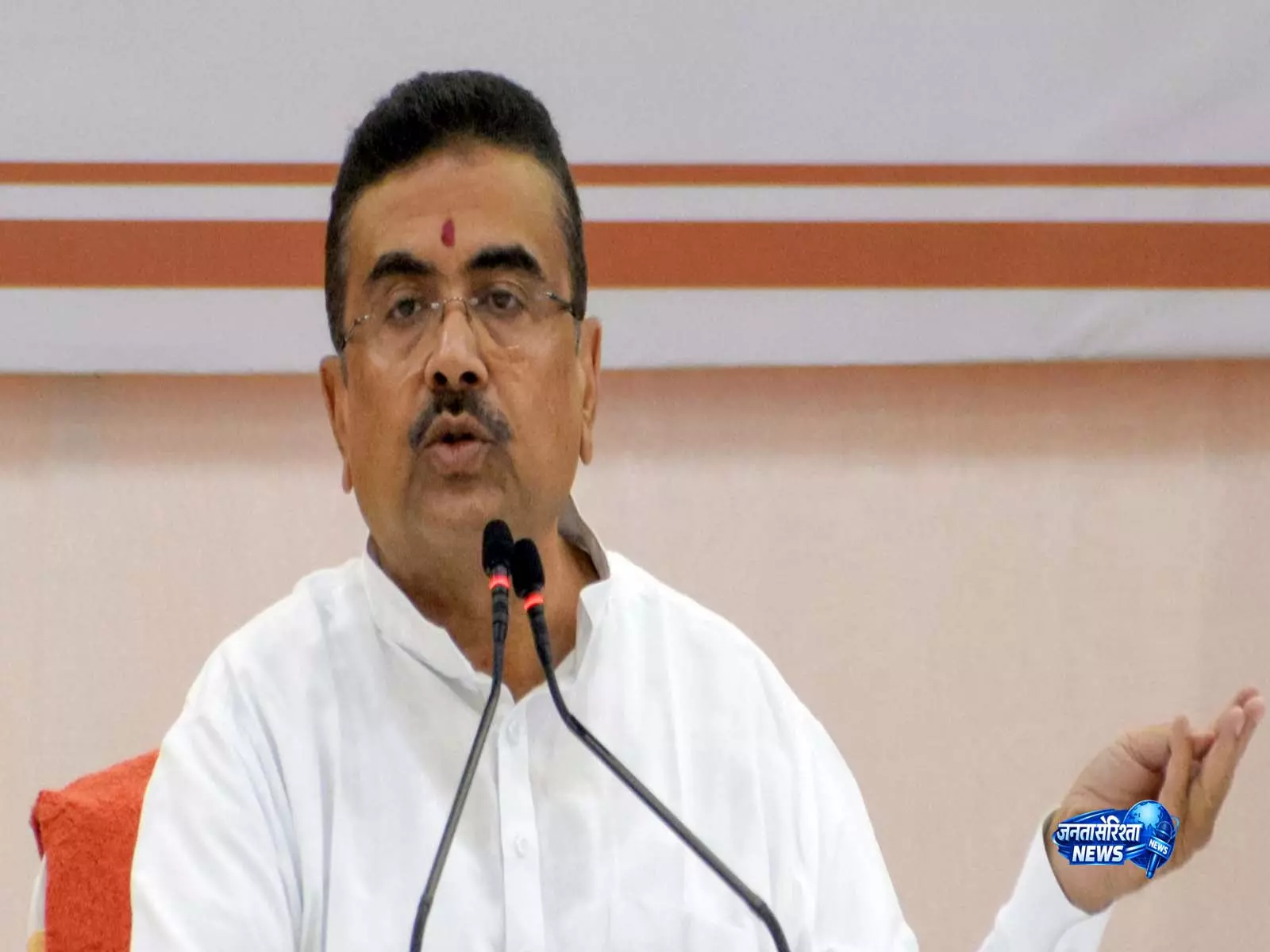 बंगा भवन में पूर्व TMC सांसदों से मिले शुभेंदु अधिकारी, सियासी हलचल तेज बंगा भवन में पूर्व TMC सांसदों से मिले शुभेंदु अधिकारी, सियासी हलचल तेज