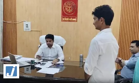 बुर्का पहनकर कांवड़ यात्रा पर नोटिस, अमन त्यागी बोले- संविधान में वस्त्र चुनने का अधिकार बुर्का पहनकर कांवड़ यात्रा पर नोटिस, अमन त्यागी बोले- संविधान में वस्त्र चुनने का अधिकार