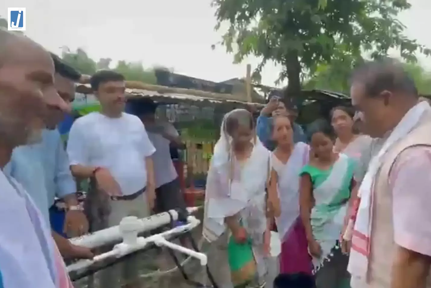 असम के बाढ़ प्रभावित इलाकों का सीएम हिमंत बिस्वा सरमा ने किया दौरा, राहत कार्यों का लिया जायजा असम के बाढ़ प्रभावित इलाकों का सीएम हिमंत बिस्वा सरमा ने किया दौरा, राहत कार्यों का लिया जायजा