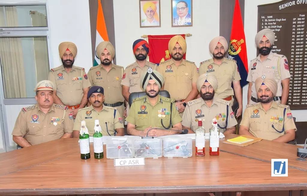 आईएसआई समर्थित दो आतंकी मॉड्यूल का भंडाफोड़, नौ गिरफ्तार आईएसआई समर्थित दो आतंकी मॉड्यूल का भंडाफोड़, नौ गिरफ्तार