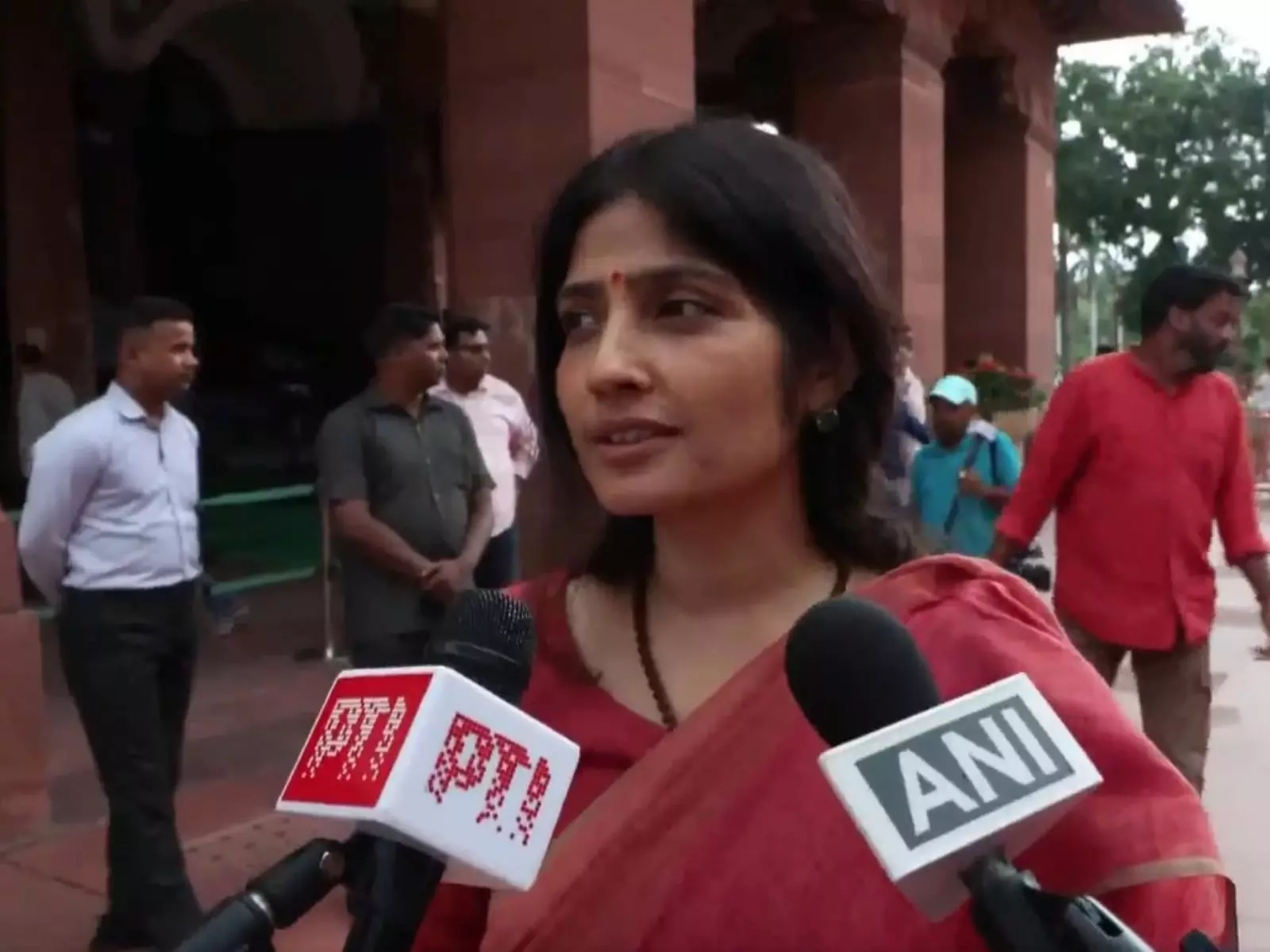 संसद गतिरोध पर डिंपल यादव का केंद्र पर निशाना, बोलीं- सरकार सरकार जैसी भूमिका निभाए संसद गतिरोध पर डिंपल यादव का केंद्र पर निशाना, बोलीं- सरकार सरकार जैसी भूमिका निभाए