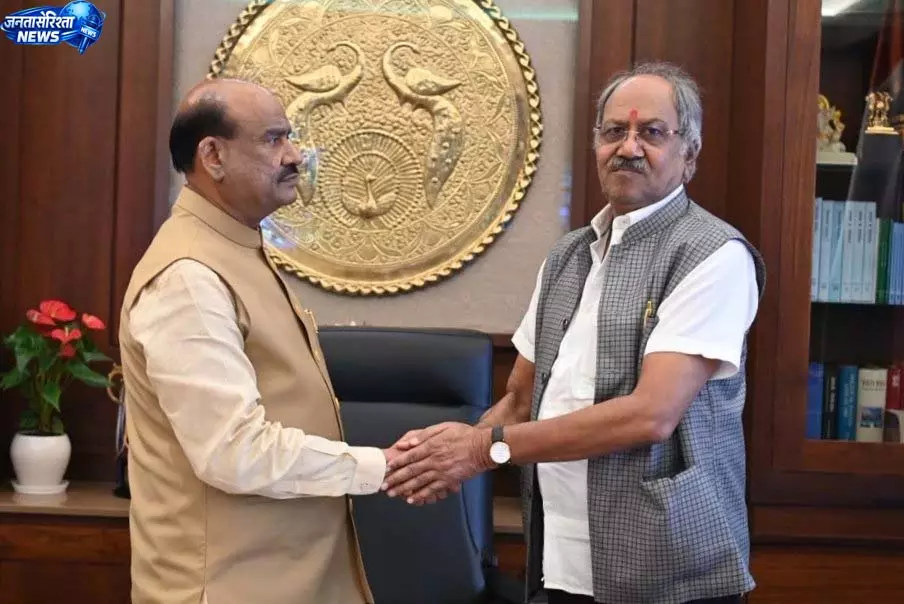लोकसभा अध्यक्ष ओम बिरला से मिले सांसद बृजमोहन अग्रवाल लोकसभा अध्यक्ष ओम बिरला से मिले सांसद बृजमोहन अग्रवाल
