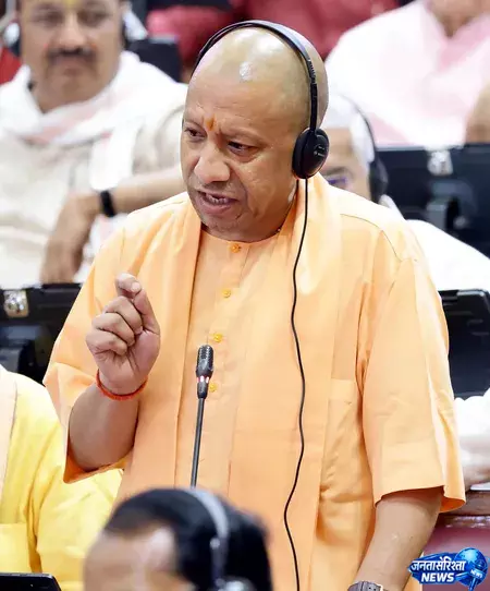 यूपी में वरिष्ठ महिलाओं के लिए मुफ्त रोडवेज सफर, सरकार ने खोला खजाना यूपी में वरिष्ठ महिलाओं के लिए मुफ्त रोडवेज सफर, सरकार ने खोला खजाना