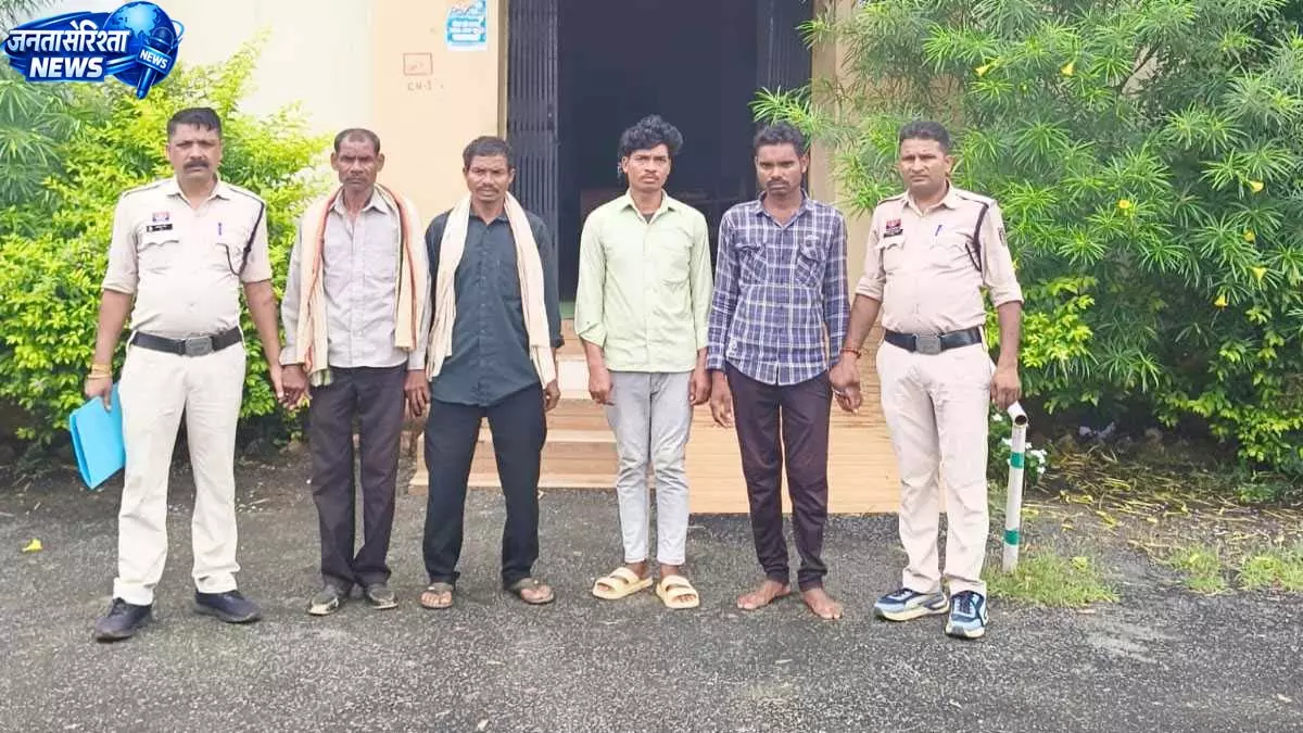 बस छूटने के बाद महिला से गैंगरेप, चार आरोपी गिरफ्तार बस छूटने के बाद महिला से गैंगरेप, चार आरोपी गिरफ्तार
