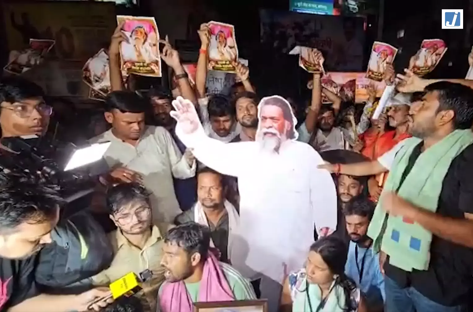 छात्रों का प्रदर्शन जारी, परीक्षा अनियमितताओं पर कार्रवाई और शिक्षा सुधार की मांग तेज छात्रों का प्रदर्शन जारी, परीक्षा अनियमितताओं पर कार्रवाई और शिक्षा सुधार की मांग तेज
