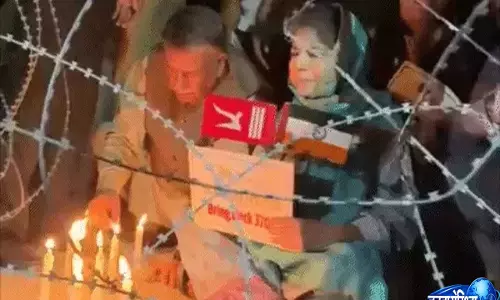 अनुच्छेद 370 हटाने के विरोध में प्रदर्शन, महबूबा मुफ्ती के वायरल वीडियो पर छिड़ी राजनीतिक बहस अनुच्छेद 370 हटाने के विरोध में प्रदर्शन, महबूबा मुफ्ती के वायरल वीडियो पर छिड़ी राजनीतिक बहस
