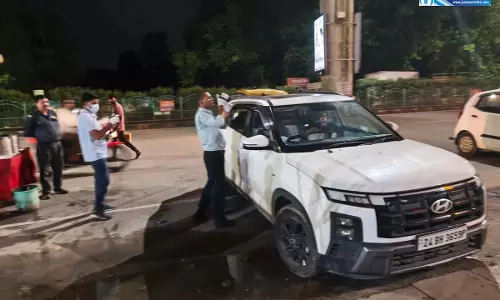 महिला बैंक मैनेजर पर केमिकल अटैक, कार में थी पीड़िता, शीशा खुलवाकर वारदात को अंजाम