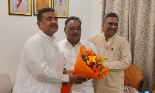 दिल्ली में BJP महासचिव से मिले समिक भट्टाचार्य और सुवेंदु अधिकारी दिल्ली में BJP महासचिव से मिले समिक भट्टाचार्य और सुवेंदु अधिकारी