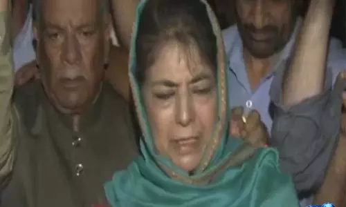 महबूबा मुफ्ती बोलीं- अनुच्छेद 370 और 35A की बहाली की लड़ाई जारी रहेगी महबूबा मुफ्ती बोलीं- अनुच्छेद 370 और 35A की बहाली की लड़ाई जारी रहेगी