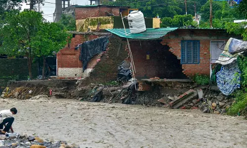 उत्तराखंड में फिर सक्रिय हुआ मॉनसून, 10 जिलों में भारी बारिश का अलर्ट उत्तराखंड में फिर सक्रिय हुआ मॉनसून, 10 जिलों में भारी बारिश का अलर्ट