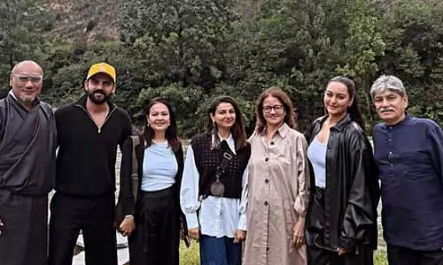 भूटान की वादियों में फैमिली संग छुट्टियां मना रहीं सोनाक्षी सिन्हा, खूबसूरत तस्वीरों ने जीता फैंस का दिल भूटान की वादियों में फैमिली संग छुट्टियां मना रहीं सोनाक्षी सिन्हा, खूबसूरत तस्वीरों ने जीता फैंस का दिल