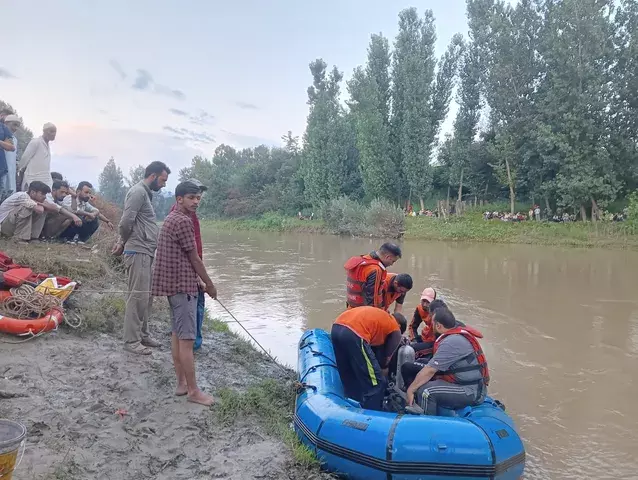 Sopore: तीन दिन के सर्च ऑपरेशन के बाद मिला नाबालिग का शव Sopore: तीन दिन के सर्च ऑपरेशन के बाद मिला नाबालिग का शव