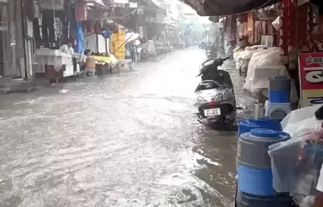 Narnail: नारनौल में मानसून की जोरदार दस्तक, मौसम हुआ खुशगवार Narnail: नारनौल में मानसून की जोरदार दस्तक, मौसम हुआ खुशगवार
