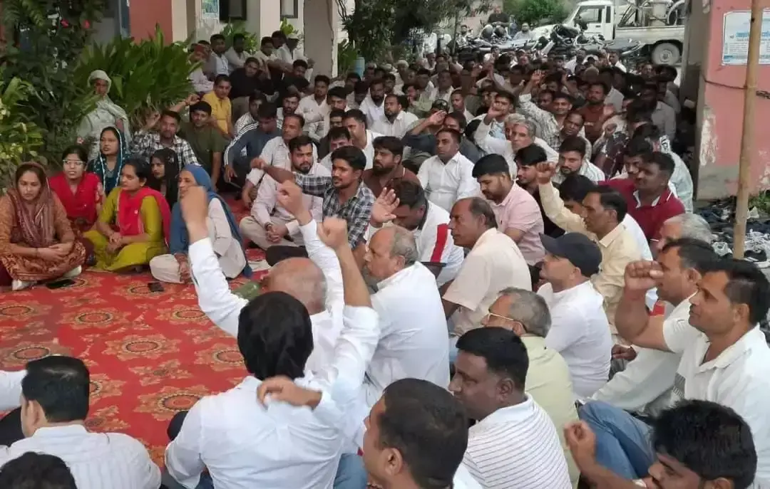 Panipat: बिजली निगम में निजीकरण का विरोध तेज, कर्मचारी सड़क पर Panipat: बिजली निगम में निजीकरण का विरोध तेज, कर्मचारी सड़क पर