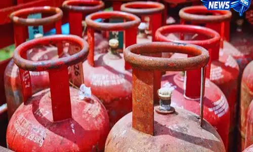 LPG Gas Update: उपभोक्ता तुरंत कराएं E-KYC, वरना रुक सकती है गैस सिलिंडर की सप्लाई