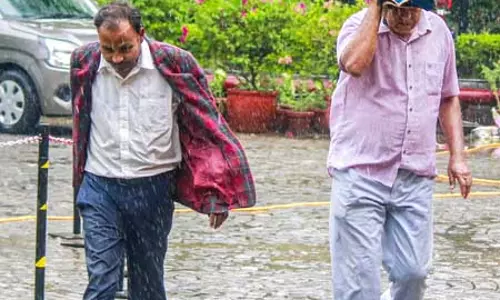 दिल्ली-एनसीआर में मौसम मेहरबान: हल्की से मध्यम बारिश के आसार, येलो अलर्ट जारी