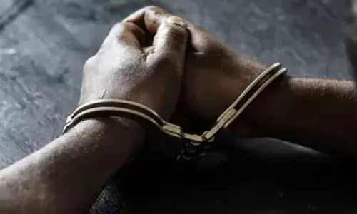 आगरा में बड़ी कार्रवाई, स्कूटी से तस्करी कर ले जा रहे 1172 ग्राम हेरोइन के साथ दो गिरफ्तार आगरा में बड़ी कार्रवाई, स्कूटी से तस्करी कर ले जा रहे 1172 ग्राम हेरोइन के साथ दो गिरफ्तार
