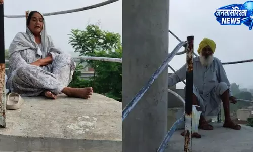 बुजुर्ग माता-पिता ने इंसाफ की मांग को लेकर पानी की टंकी पर चढ़कर किया प्रदर्शन बुजुर्ग माता-पिता ने इंसाफ की मांग को लेकर पानी की टंकी पर चढ़कर किया प्रदर्शन