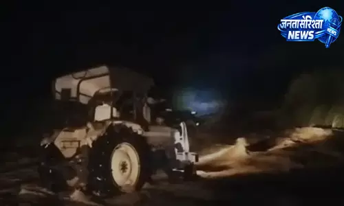कॉर्बेट पार्क में बरसाती नाले में फंसे 20 पर्यटक, तीन घंटे बाद रेस्क्यू कर सुरक्षित निकाला गया कॉर्बेट पार्क में बरसाती नाले में फंसे 20 पर्यटक, तीन घंटे बाद रेस्क्यू कर सुरक्षित निकाला गया