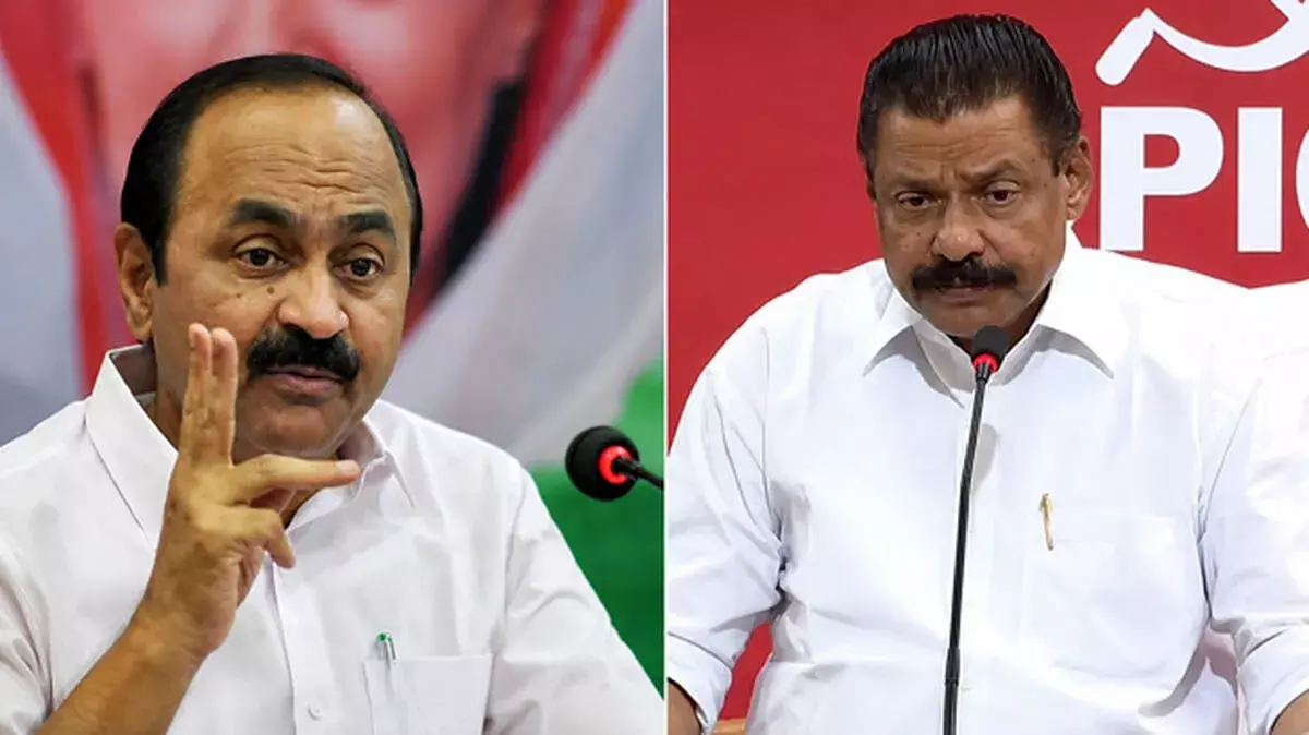 केरल की राजनीति गरमाई: सीएम की हेलीकॉप्टर यात्रा पर उठे सवाल केरल की राजनीति गरमाई: सीएम की हेलीकॉप्टर यात्रा पर उठे सवाल