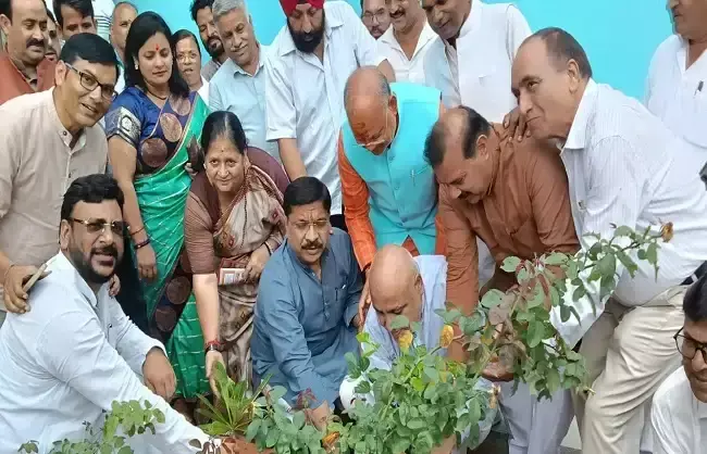 Dehradun: महेंद्र भट्ट के जन्मदिन पर भाजपा कार्यकर्ताओं ने किया जनसेवा का संकल्प Dehradun: महेंद्र भट्ट के जन्मदिन पर भाजपा कार्यकर्ताओं ने किया जनसेवा का संकल्प