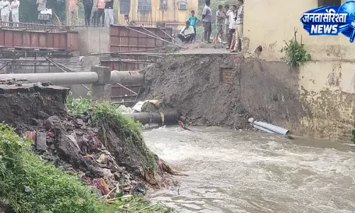 बारिश में बहा झिलिया डायवर्सन, संपर्क टूटा बारिश में बहा झिलिया डायवर्सन, संपर्क टूटा