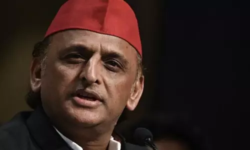 खाद के लिए कतार में किसान, दोगुनी लाइन में लगकर भाजपा के खिलाफ वोट देंगे : अखिलेश यादव खाद के लिए कतार में किसान, दोगुनी लाइन में लगकर भाजपा के खिलाफ वोट देंगे : अखिलेश यादव
