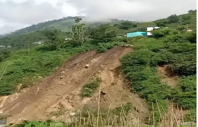 New Tehri: टिहरी के तोली गांव में आपदा के निशान बरकरार, ग्रामीण चिंतित New Tehri: टिहरी के तोली गांव में आपदा के निशान बरकरार, ग्रामीण चिंतित