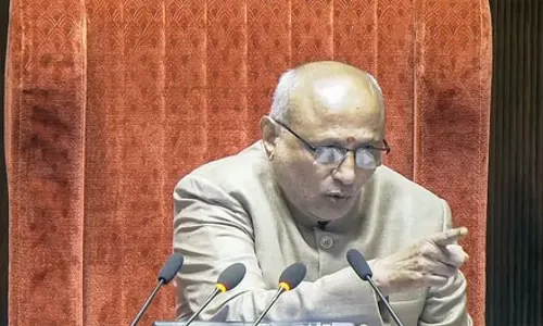 संसद में हंगामा, सभापति बोले- वेल में आने और प्लेकार्ड दिखाने पर होगी कार्रवाई